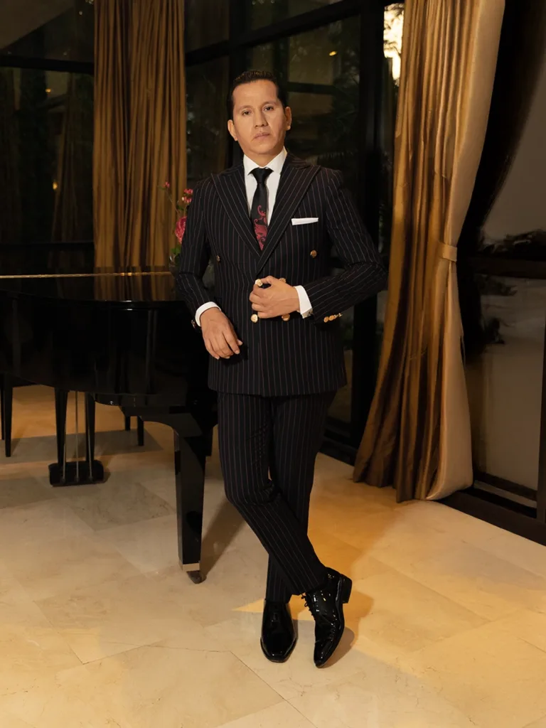 Home 3 125 TH NEGRO RAYAS (3) Ejecutivo.webp 1200 x 1600 (1)