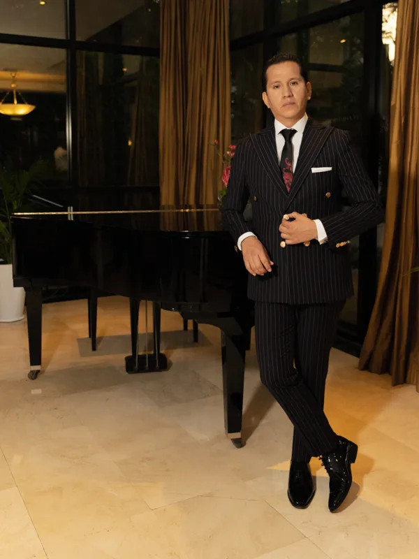 TH NEGRO RAYAS (3) Ejecutivo.webp 1200 x 1600